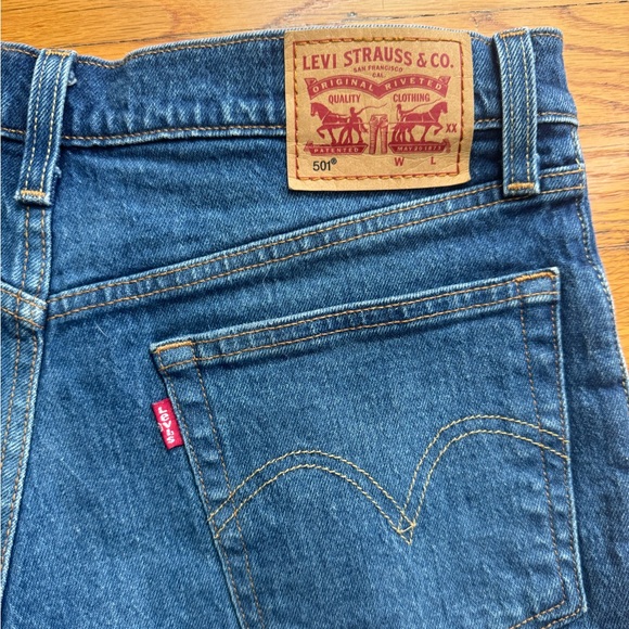 LEVIS 501 Jean cut off shorts - Picture 3 of 5